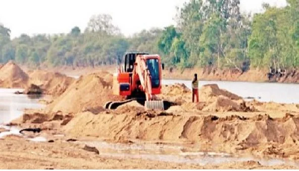 अवैध रेत परिवहन पर बड़ी कार्रवाई , 8 से अधिक वाहन जब्त अवैध रेत परिवहन पर बड़ी कार्रवाई , 8 से अधिक वाहन जब्त
