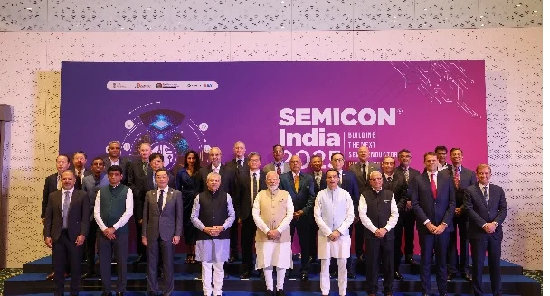 प्रधानमंत्री ने ‘सेमीकॉन इंडिया 2025’ में अग्रणी कंपनियों के सीईओ के साथ बातचीत की
