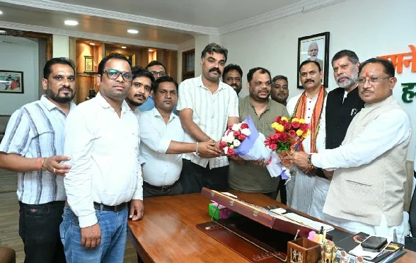 एनएचएम कर्मचारियों ने हड़ताल किया समाप्त, सीएम से की मुलाक़ात