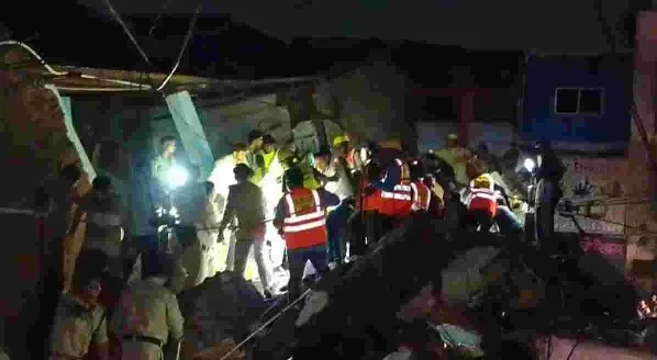 इंदौर में बड़ा हादसा: तीन मंजिला इमारत गिरी, 3 की मौत, 12 घायल