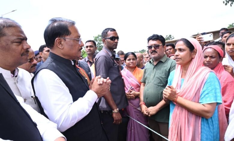 प्रशासन की तत्परता: बाढ़ प्रभावितों को मिला राशन