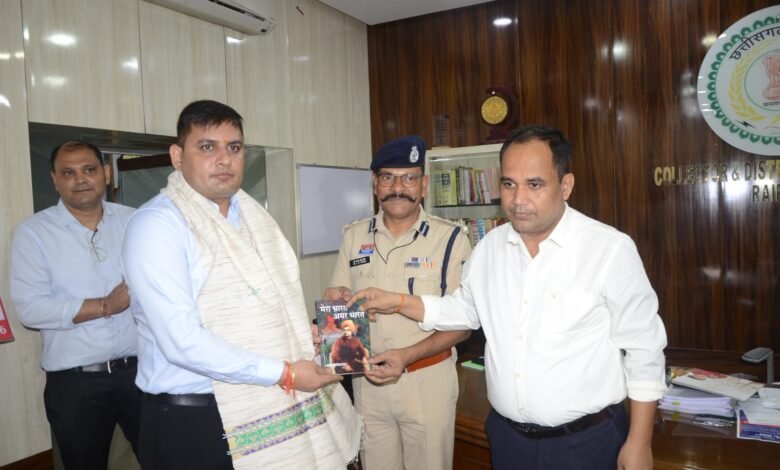 रेस्क्यू ऑपरेशन में शामिल जाबांज युवाओं को कलेक्टर-एसएसपी ने किया सम्मानित