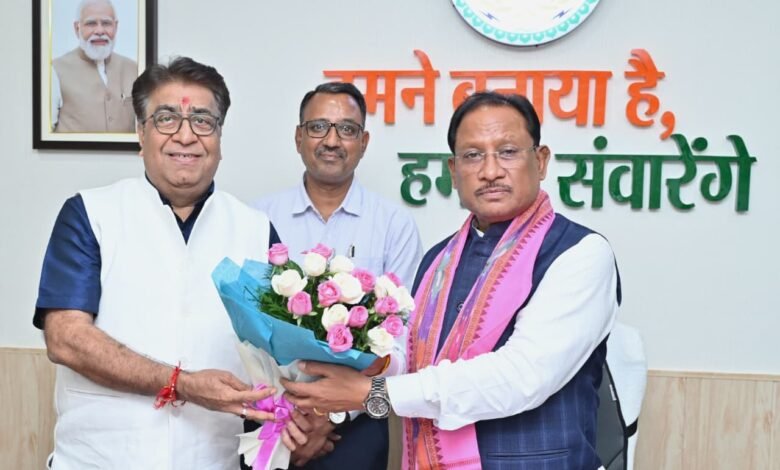 मुख्यमंत्री से ट्रिपल आई टी नया रायपुर के निदेशक प्रोफेसर ओमप्रकाश व्यास ने की सौजन्य मुलाकात