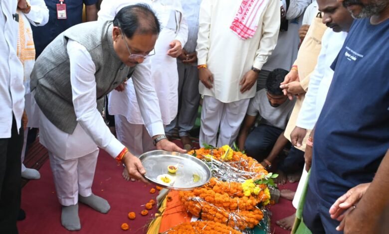 मुख्यमंत्री श्री साय ने पूर्व प्रांत प्रचारक श्रद्धेय श्री शांताराम जी को दी श्रद्धांजलि