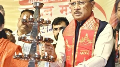 मुख्यमंत्री श्री साय खारुन मईया समरसता भव्य महाआरती में हुए शामिल : महाआरती में मंत्रोच्चार से गूंजा खारुन नदी का महादेव घाट