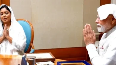 प्रधानमंत्री के साथ सिख संगत की बैठक में प्रसिद्ध गायिका हर्षदीप कौर ने मूल मंत्र का किया सुंदर गायन प्रस्तुत प्रधानमंत्री के साथ सिख संगत की बैठक में प्रसिद्ध गायिका हर्षदीप कौर ने मूल मंत्र का किया सुंदर गायन प्रस्तुत