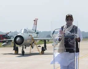 मिग-21 साहस, अनुशासन एवं देशभक्ति की अटूट परंपरा का प्रतीक : रक्षा मंत्री