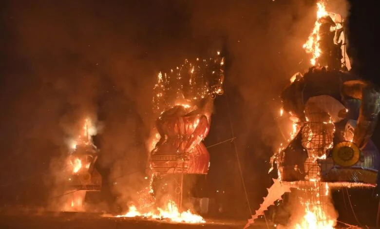 डब्लू आर एस कॉलोनी में रावण दहन, रायपुर में विजयादशमी उत्सव का भव्य आयोजन डब्लू आर एस कॉलोनी में रावण दहन, रायपुर में विजयादशमी उत्सव का भव्य आयोजन