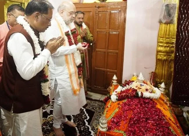 केंद्रीय गृह मंत्री श्री अमित शाह और मुख्यमंत्री श्री विष्णुदेव साय ने मां दंतेश्वरी की पूजा-अर्चना कर देश-प्रदेश की सुख-शांति, समृद्धि और खुशहाली का मांगा आशीर्वाद