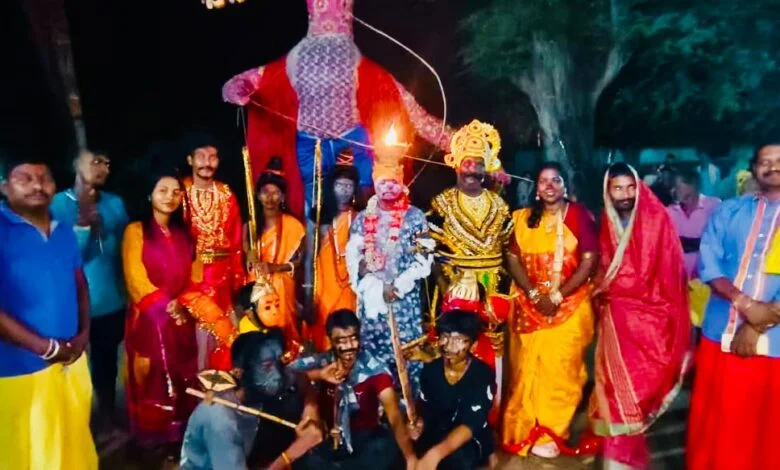 जहाँ कभी गूंजती थी बंदूकों की आवाज़, अब सुनाई देती है ढोल-नगाड़ों और आरती की गूँज