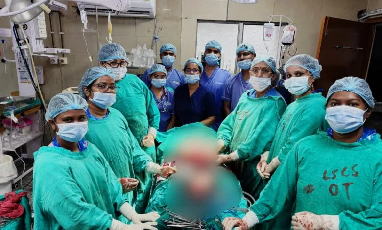 अम्बेडकर अस्पताल में दुर्लभ एवं अपने आप में अनोखी सेकेंडरी एब्डोमिनल प्रेग्नेंसी का सफल ऑपरेशन अम्बेडकर अस्पताल में दुर्लभ एवं अपने आप में अनोखी सेकेंडरी एब्डोमिनल प्रेग्नेंसी का सफल ऑपरेशन