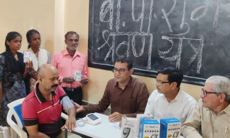 जैन संवेदना ट्रस्ट ने सौंपी 3950वीं बीपी शुगर टेस्टिंग मशीन व 10200वां श्रवण यन्त्र