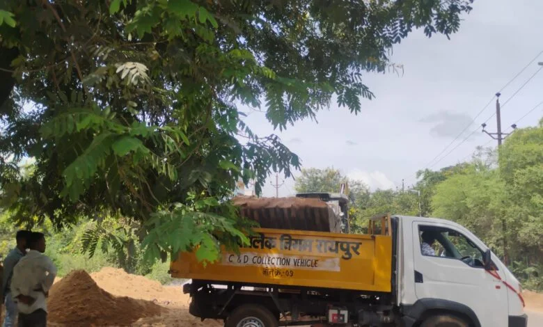 दलदलसिवनी में 7 गाड़ी भवन निर्माण सामग्रियां जब्त दलदलसिवनी में 7 गाड़ी भवन निर्माण सामग्रियां जब्त