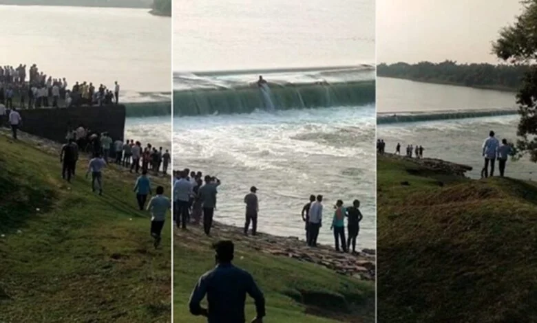 एनीकट पर नहाने गए चार युवकों में से तीन की नदी में डूबकर मौत एनीकट पर नहाने गए चार युवकों में से तीन की नदी में डूबकर मौत