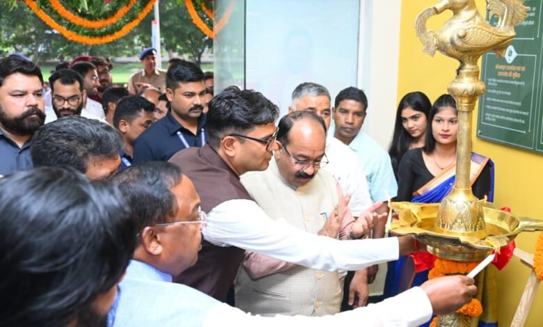मुख्यमंत्री साय ने रतनपुर महामाया मंदिर में नवरात्रि पर की पूजा अर्चना मुख्यमंत्री साय ने रतनपुर महामाया मंदिर में नवरात्रि पर की पूजा अर्चना