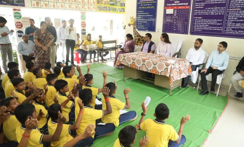 केन्द्र सरकार की अतिरिक्त सचिव पहुंची कांकेर: मावा मोदोल एवं श्रवण बाधितार्थ विद्यालय का किया निरीक्षण