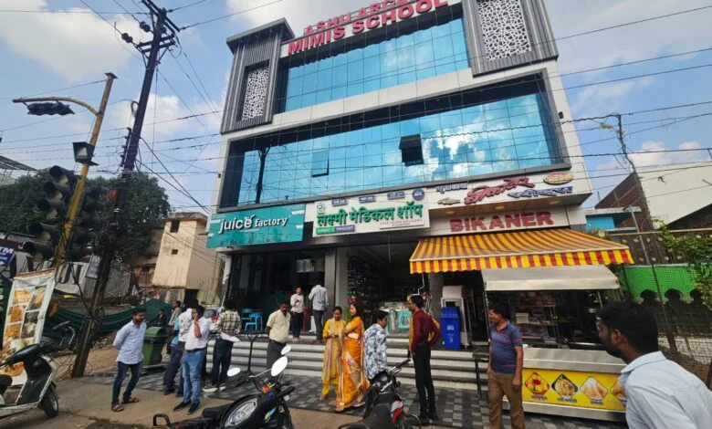 आवासीय नक्शा पास कराकर खोले दुकान, 3 दुकान सीलबंद आवासीय नक्शा पास कराकर खोले दुकान, 3 दुकान सीलबंद