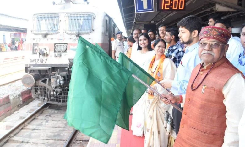 मुख्यमंत्री तीर्थ दर्शन योजना : दुर्ग संभाग के 800 तीर्थयात्री द्वारका, सोमनाथ एवं नागेश्वर के लिए रवाना