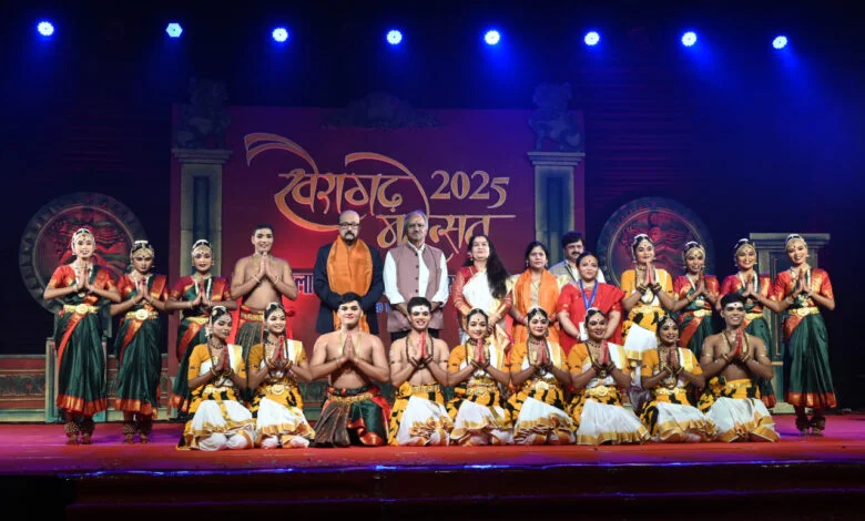 कला और संस्कृति की प्रतिष्ठित धरती रंग–रस–संगीत की रंगीन छटा से निखर उठी कला और संस्कृति की प्रतिष्ठित धरती रंग–रस–संगीत की रंगीन छटा से निखर उठी