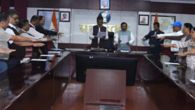 राजभवन सचिवालय और मंत्रालय के अधिकारियों-कर्मचारियों ने संविधान की प्रस्तावना का किया वाचन राजभवन सचिवालय और मंत्रालय के अधिकारियों-कर्मचारियों ने संविधान की प्रस्तावना का किया वाचन