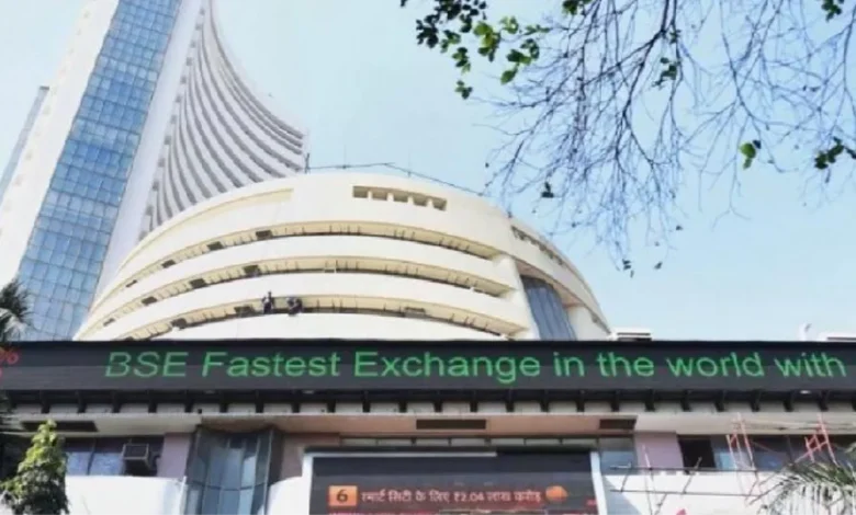 शेयर बाज़ार का सपाट रुख, शुरुआती कारोबार में सेंसेक्स और निफ़्टी में गिरावट