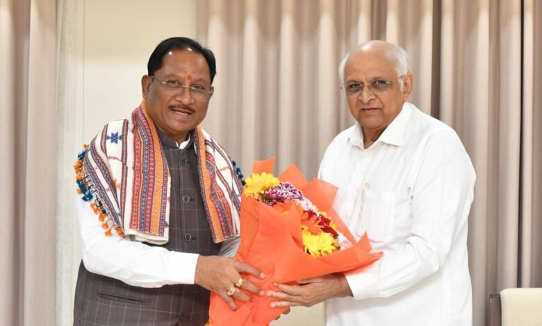 आज गांधीनगर में गुजरात के मुख्यमंत्री श्री भूपेंद्र पटेल जी से सौजन्य भेंट कर ‘विकसित भारत’ के संकल्प और सुशासन के साझा विज़न पर विस्तृत चर्चा हुई।