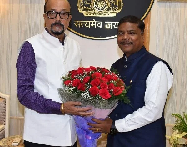 राज्यपाल डेका से वन मंत्री केदार कश्यप ने की सौजन्य भेंट