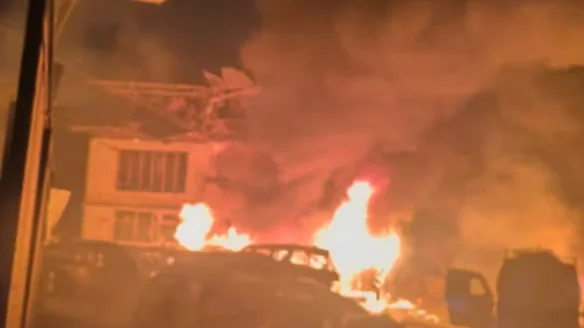 जम्मू-कश्मीर में थाने के अंदर विस्फोट, नौ लोगों की मौत जम्मू-कश्मीर में थाने के अंदर विस्फोट, नौ लोगों की मौत