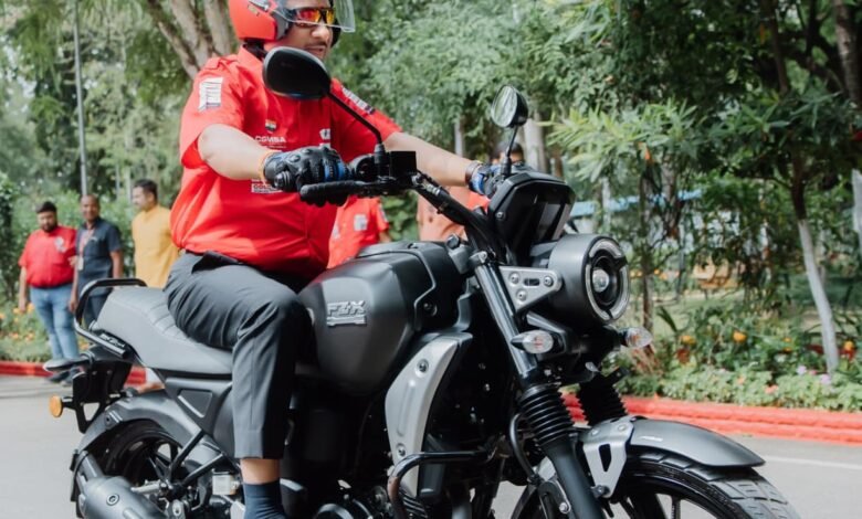 मुख्यमंत्री श्री विष्णुदेव साय ने स्वयं बाइक चलाकर युवाओं को दिया सुरक्षित ड्राइविंग का संदेश