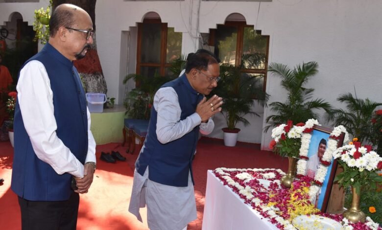 उप राष्ट्रपति, राज्यपाल  एवं मुख्यमंत्री ने भारत रत्न डॉ. भूपेन हजारिका की पुण्यतिथि पर उन्हें किया नमन