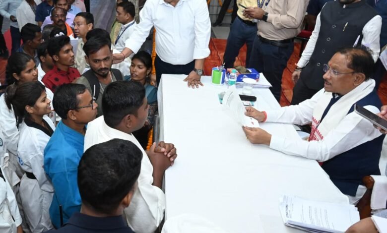 मुख्यमंत्री श्री विष्णु देव साय ने खिलाड़ियों को हरसंभव सहयोग का भरोसा दिया मुख्यमंत्री श्री विष्णु देव साय ने खिलाड़ियों को हरसंभव सहयोग का भरोसा दिया