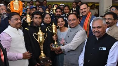 मुख्यमंत्री ने ऑल इंडिया फ़ॉरेस्ट स्पोर्ट्स मीट के विजेता खिलाड़ियों से मुलाकात कर दी बधाई