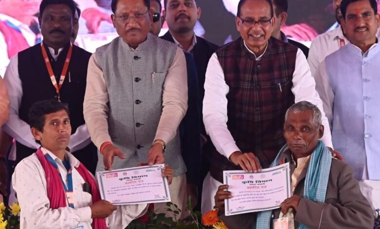 प्रधानमंत्री ग्राम सड़क योजना के अंतर्गत छत्तीसगढ़ को मिली 774 नई सड़कों की स्वीकृति हमारे ग्रामीण विकास अभियान को देगी नई गति – मुख्यमंत्री श्री साय प्रधानमंत्री ग्राम सड़क योजना के अंतर्गत छत्तीसगढ़ को मिली 774 नई सड़कों की स्वीकृति हमारे ग्रामीण विकास अभियान को देगी नई गति – मुख्यमंत्री श्री साय