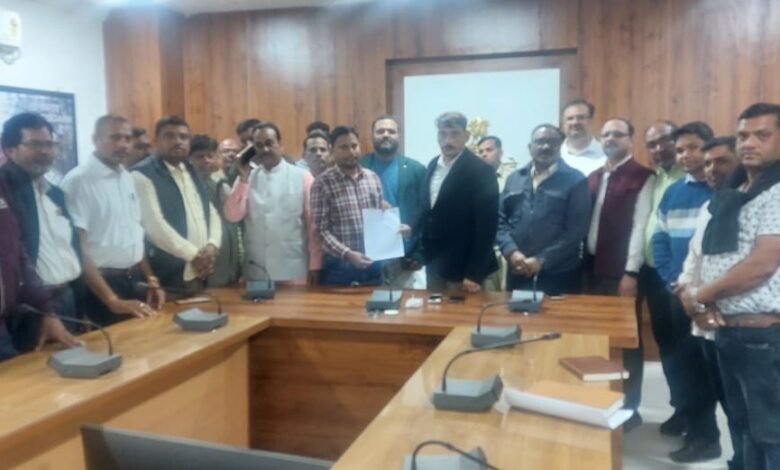 कबीरधाम में सहकारी समिति प्रबंधकों और ऑपरेटर्स की हड़ताल स्थगित