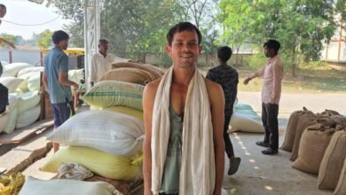 मोबाइल से काट रहे टोकन, धान खरीदी प्रक्रिया हुई पारदर्शी और तेज