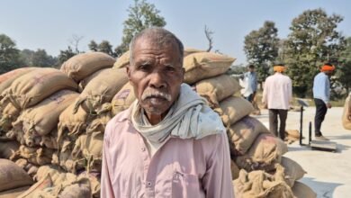 अम्बागढ़ चौकी के कलकसा के किसान धनेश राम ने स्वयं के मोबाइल से कटा टोकन, जताई खुशी