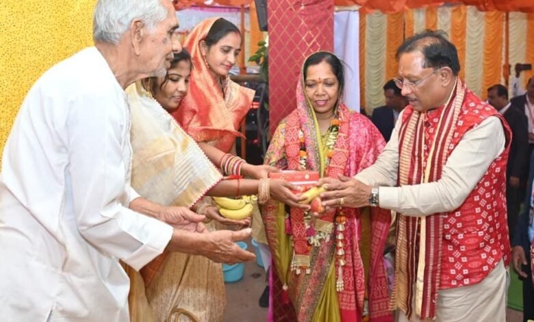 मुख्यमंत्री श्री विष्णुदेव साय बसना सलखण्ड में मां महालक्ष्मी पूजन कार्यक्रम में हुए शामिल मुख्यमंत्री श्री विष्णुदेव साय बसना सलखण्ड में मां महालक्ष्मी पूजन कार्यक्रम में हुए शामिल