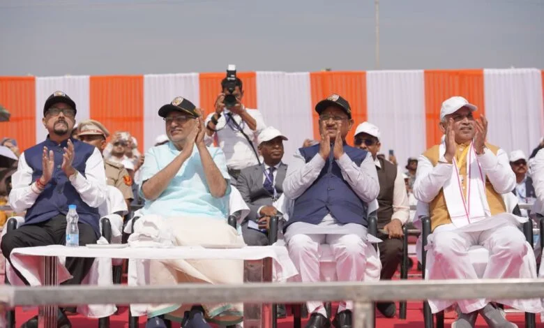 रोमांचक एयर शो, सेंध जलाशय के ऊपर आसमां में गूंजा ‘जय जोहार’ और ‘छत्तीसगढ़िया सबले बढ़िया’