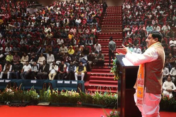 गीता का प्रत्येक अध्याय ज्ञान, विज्ञान, दर्शन, योग और कर्तव्य की भावना से परिपूर्ण : मुख्यमंत्री यादव