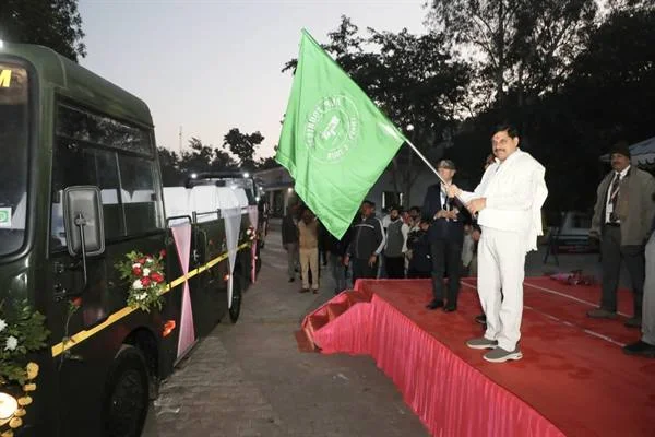 नेशनल पार्क में 10 नई कैंटर बसें, एक साथ 19 पर्यटक ले सकेंगे अब जंगल सफारी का आनंद