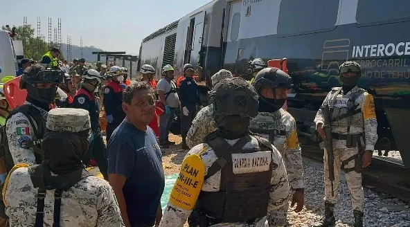 ओक्साका में ट्रेन पटरी से उतरी, 13 की मौत, 98 घायल ओक्साका में ट्रेन पटरी से उतरी, 13 की मौत, 98 घायल