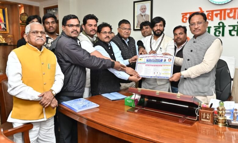 मुख्यमंत्री श्री विष्णुदेव साय से सतनामी विकास परिषद के प्रतिनिधिमंडल ने की सौजन्य भेंट मुख्यमंत्री श्री विष्णुदेव साय से सतनामी विकास परिषद के प्रतिनिधिमंडल ने की सौजन्य भेंट