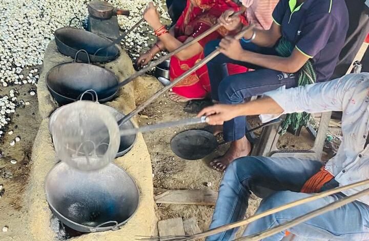 सफलता की कहानी मखाना खेती से बदलेगी धमतरी की ग्रामीण महिलाओं की आर्थिक तस्वीर  डबरी से समृद्धि तक