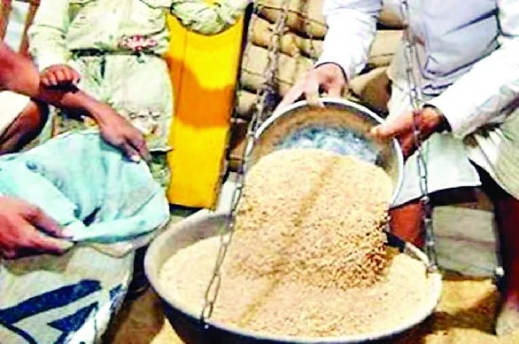 सख्त कार्यवाही : राशन वितरण में गड़बड़ी बर्दाश्त नहीं, दो दुकानों का संचालन समाप्त, एक पर अर्थदंड