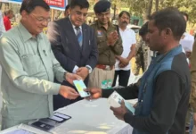 नव वर्ष के पहले दिन खिले 100 नागरिकों के चेहरे, लंबे समय से गुम हो चुके मोबाईल लौटाए नव वर्ष के पहले दिन खिले 100 नागरिकों के चेहरे, लंबे समय से गुम हो चुके मोबाईल लौटाए