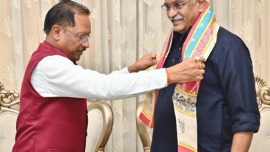 केंद्रीय पर्यटन एवं संस्कृति मंत्री श्री गजेन्द्र सिंह शेखावत ने मुख्यमंत्री श्री विष्णुदेव साय से की सौजन्य भेंट केंद्रीय पर्यटन एवं संस्कृति मंत्री श्री गजेन्द्र सिंह शेखावत ने मुख्यमंत्री श्री विष्णुदेव साय से की सौजन्य भेंट